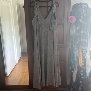 Blue by Betsey Johnson Black and White Sleeveless V-Neck Maxi Dress